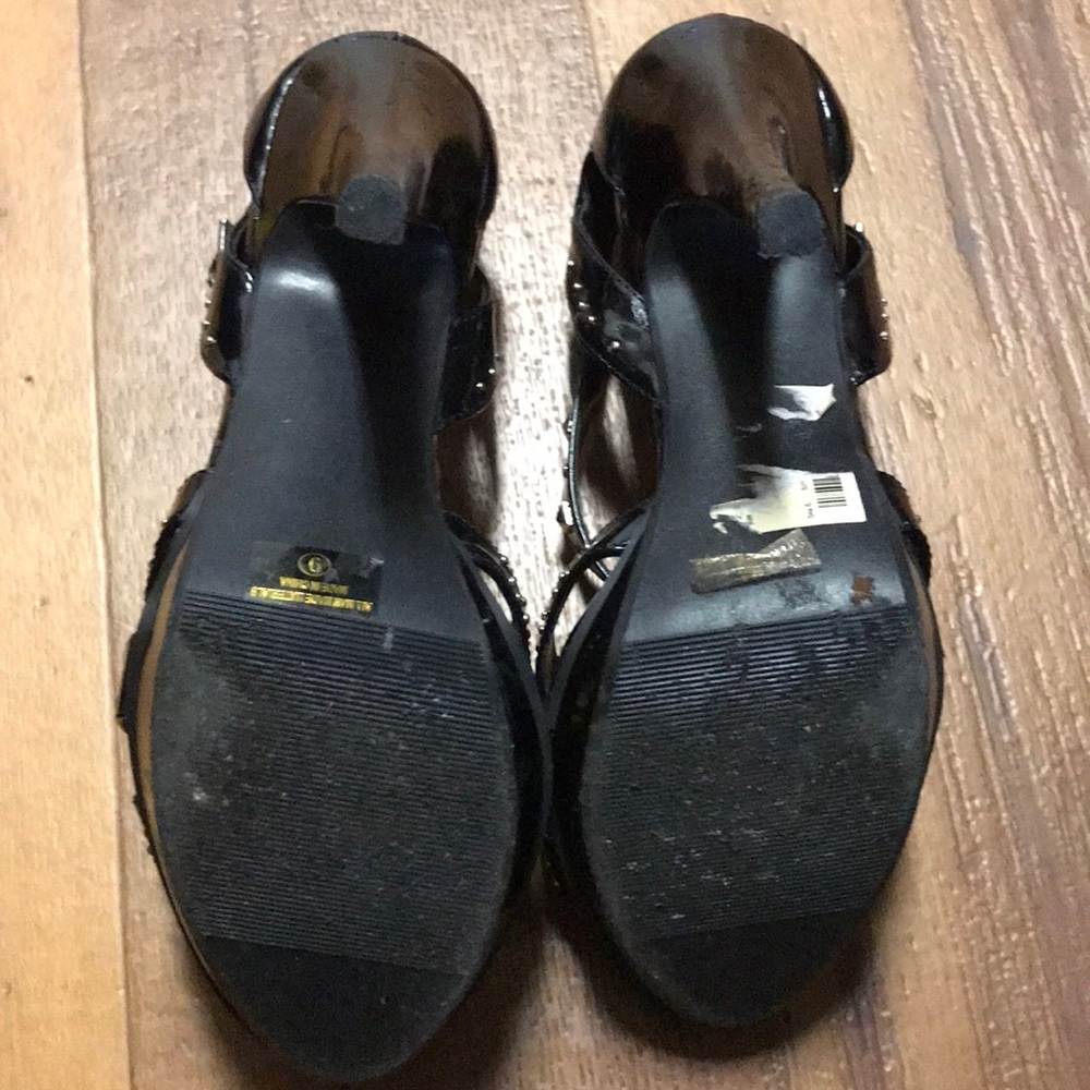 Heels - Picture 4 of 4